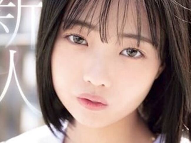 港こうエロ画像10枚 脇毛、マン毛濃いめなアナル開発済み変態美少女がAVデビューのサムネイル