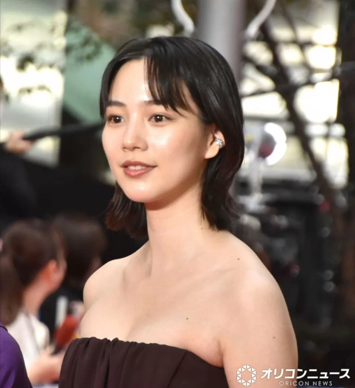 【画像】のん（元能年玲奈）、レッドカーペットで谷間丸出し露出！おっぱいデカなっとるやんｗｗｗのサムネイル