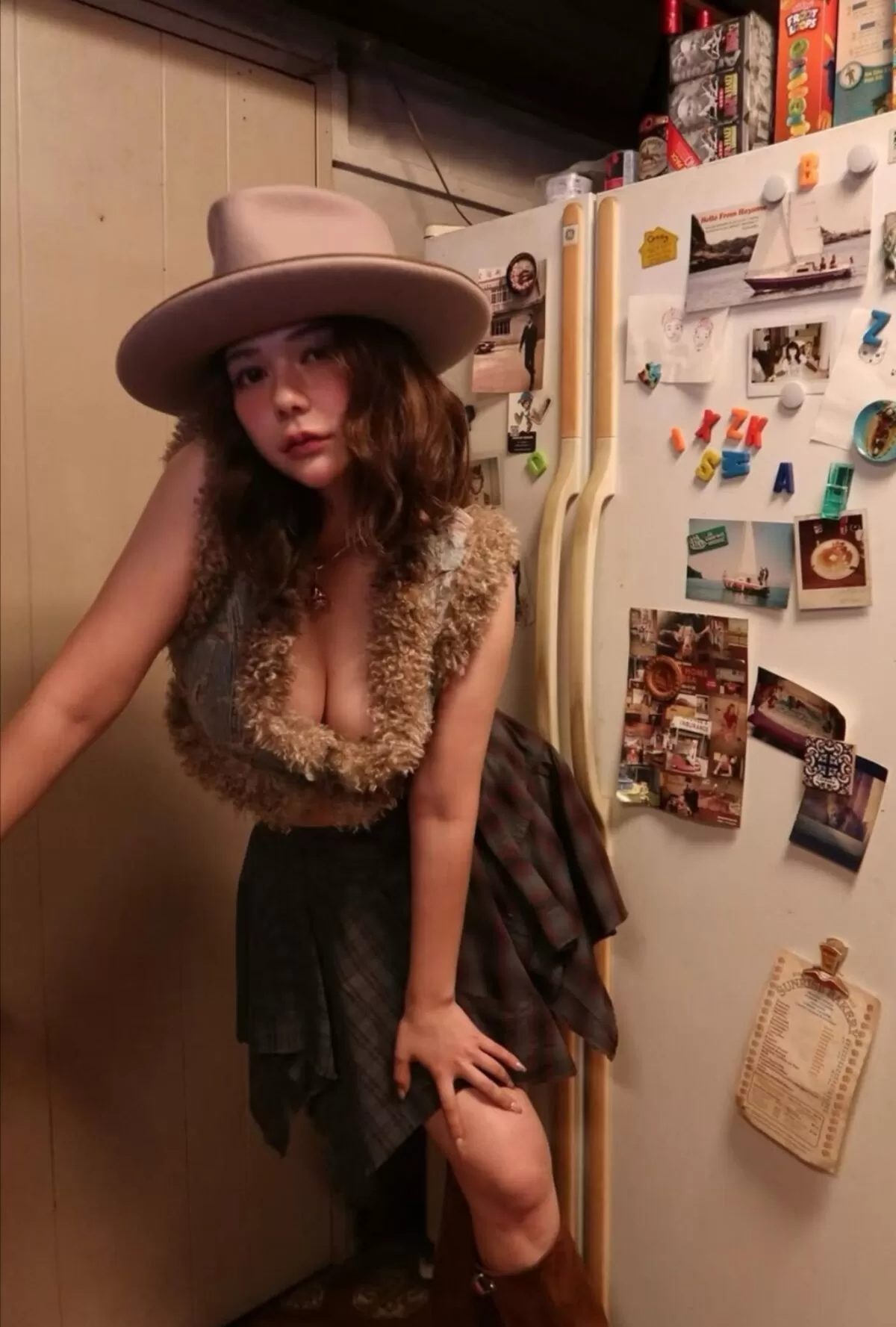 【画像】元HKT48村重杏奈、おっぱいを出したい身体になってしまうｗｗｗエロ路線全開のサムネイル