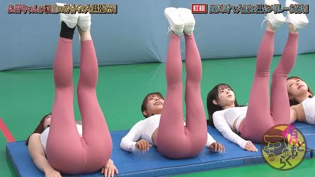 【画像】地上波「月ともぐら」でAV女優がヨガパンツで放送事故レベルの股間食い込み！のサムネイル