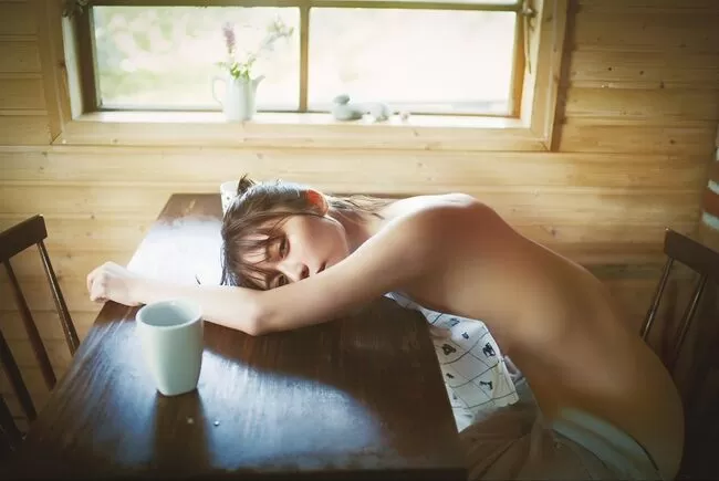 【画像】元欅坂46長濱ねる、衝撃の半裸ショットよりも淫乱タトゥー発覚でプチ炎上！のサムネイル