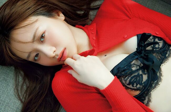 【画像4枚】元女子アナ森香澄がえっちな黒ランジェリー姿を披露！あざといエロさでネット民大興奮のサムネイル