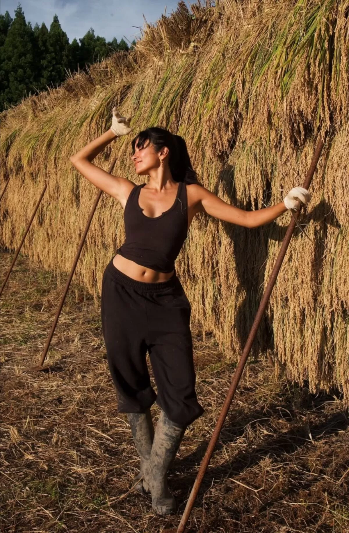 【ローラ エロ画像196枚】褐色セミヌードおっぱい＆ハイレグ水着グラビアまとめのサムネイル