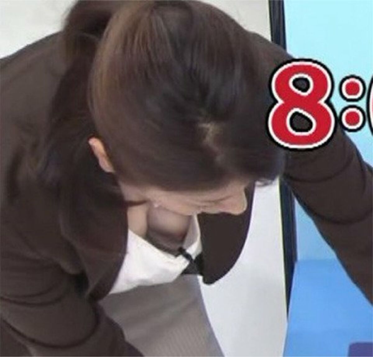 生放送胸チラエロ画像75枚アイドルや芸能人・スポーツ選手のおっぱい放送事故集めてみたのサムネイル