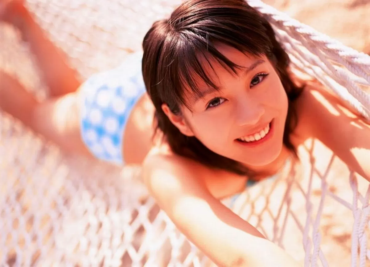 【北乃きい エロ画像123枚】貧乳ビキニグラビア＆生足ショットまとめのサムネイル