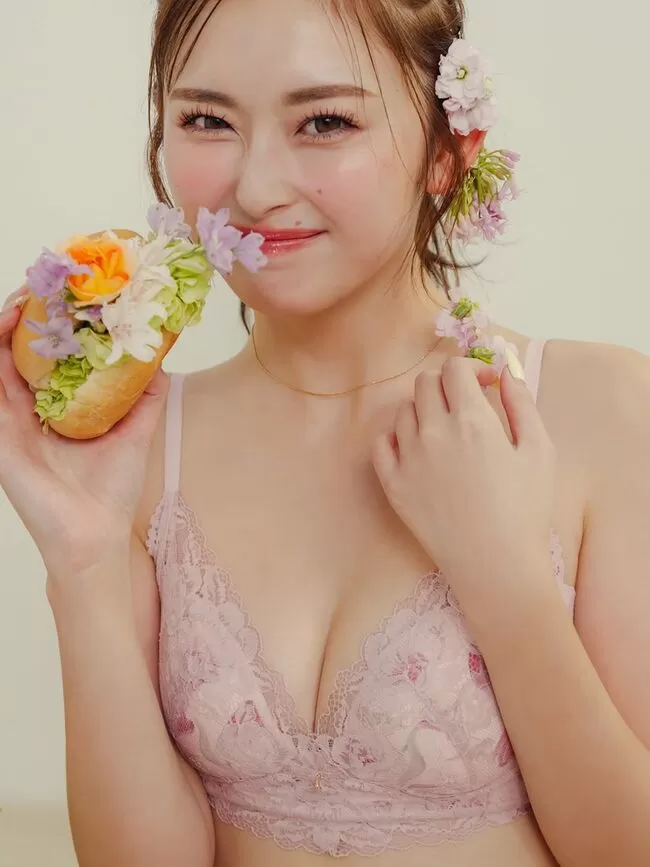 【画像＋動画】ゆうちゃみ、ピーチ・ジョン春ランジェリー姿をインスタで公開し話題にのサムネイル