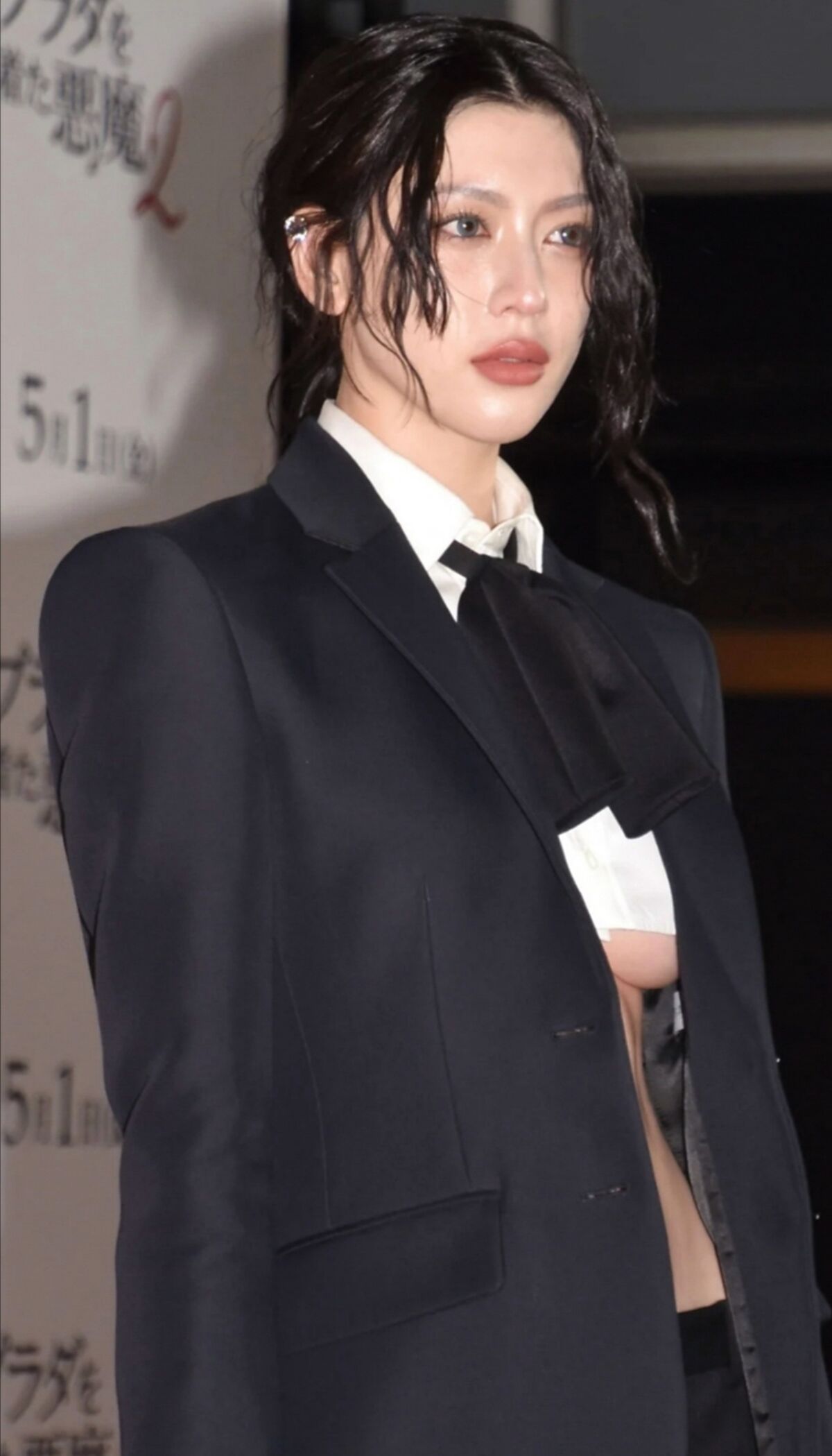 【画像】プラダを着た悪魔2ジャパンプレミアで三吉彩花、下乳チラ見えスーツ姿が大反響のサムネイル
