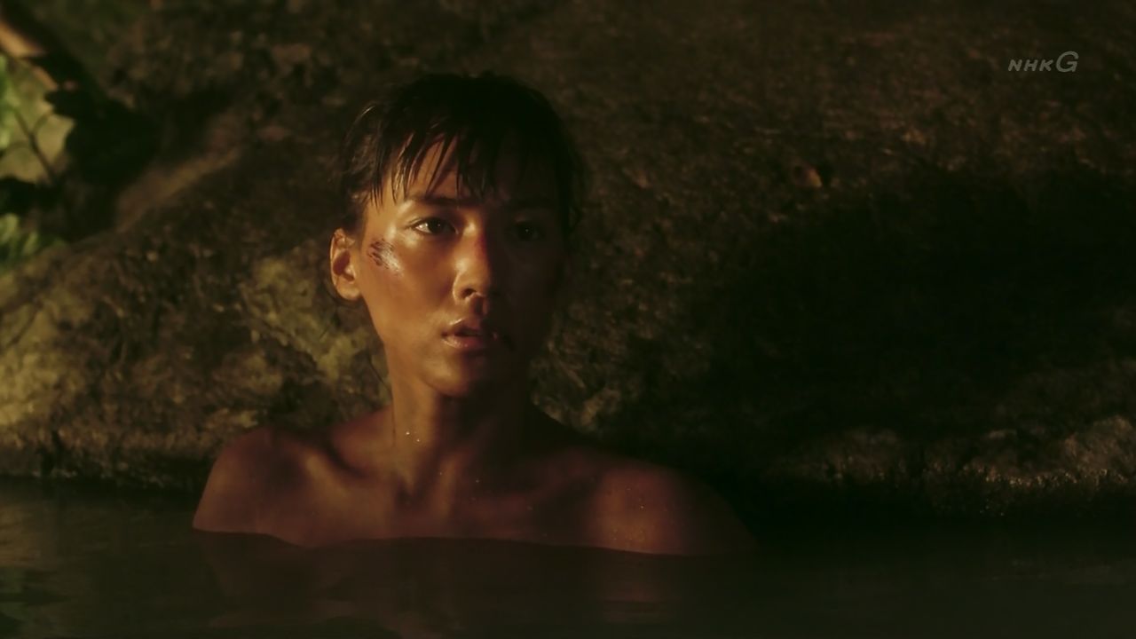 綾瀬はるかがNHKドラマ「精霊の守り人」で入浴おっぱい丸出しがエロすぎる件003