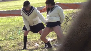 放尿エロGIF画像89枚 JKのトイレ盗撮やギャルの野ションなど勢いがすごいおしっこ集めてみた002