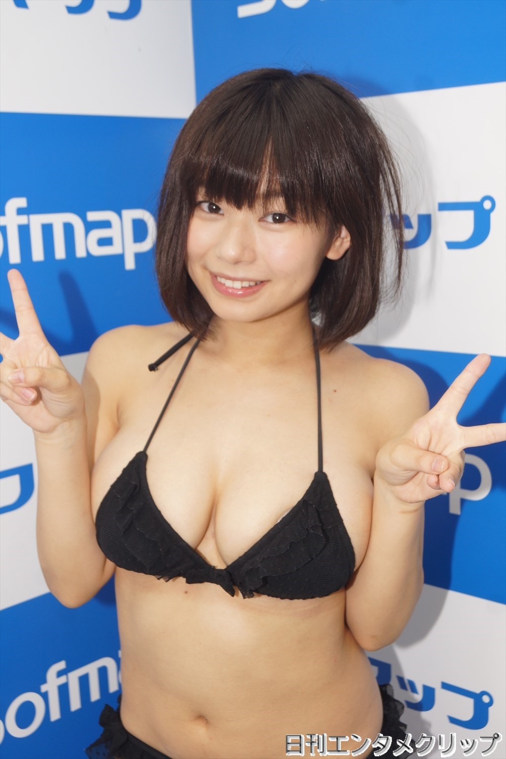 和地つかさのGカップおっぱいがエロすぎｗｗｗ ソフマップ水着姿！010