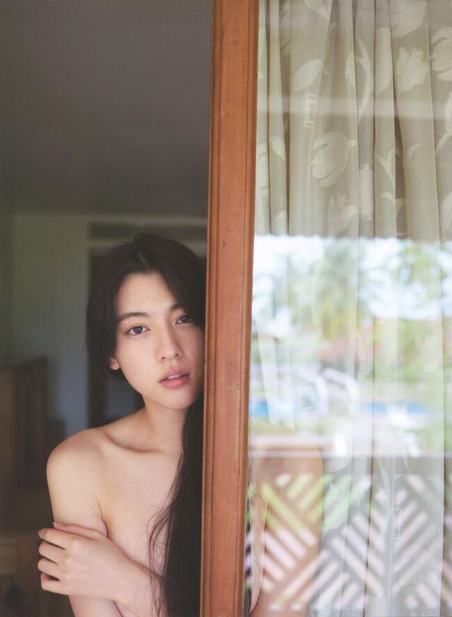 三吉彩花エロ画像165枚 Eカップ美乳モデルのセミヌードや谷間チラハプニング集めてみた004