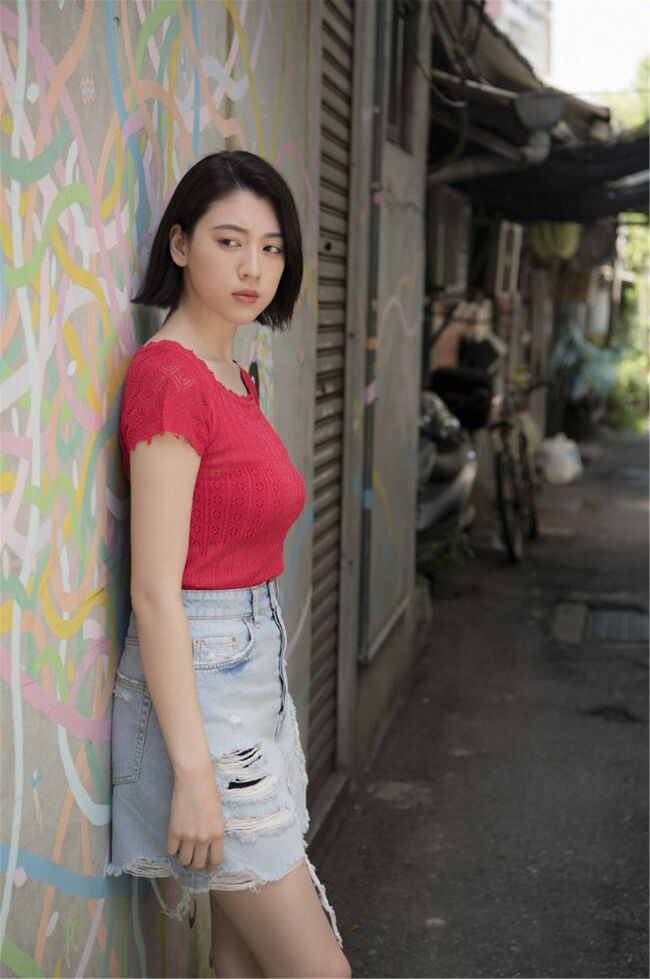 三吉彩花エロ画像165枚 Eカップ美乳モデルのセミヌードや谷間チラハプニング集めてみた122