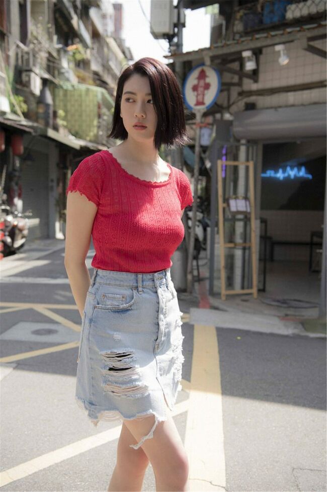 三吉彩花エロ画像165枚 Eカップ美乳モデルのセミヌードや谷間チラハプニング集めてみた123