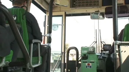 JK痴漢エロGIF画像97枚 満員電車やバスでおっぱいやお尻をまさぐられてる女子校生集めてみた001