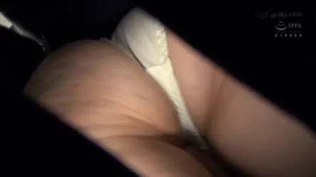 JK痴漢エロGIF画像97枚 満員電車やバスでおっぱいやお尻をまさぐられてる女子校生集めてみた079