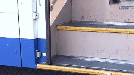 JK痴漢エロGIF画像97枚 満員電車やバスでおっぱいやお尻をまさぐられてる女子校生集めてみた097