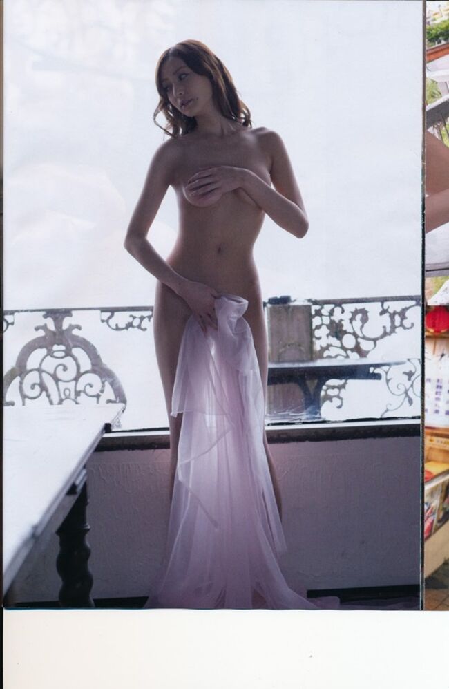 池田夏希エロ画像233枚 背面セミヌードでチラつく横乳やGカップ爆乳水着グラビア集めてみた029