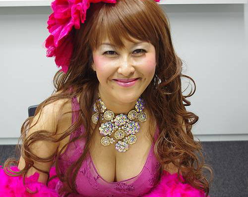 岡本夏生のBBA乳がエロスｗ現在行方不明でヤヴァイと話題にのサムネイル