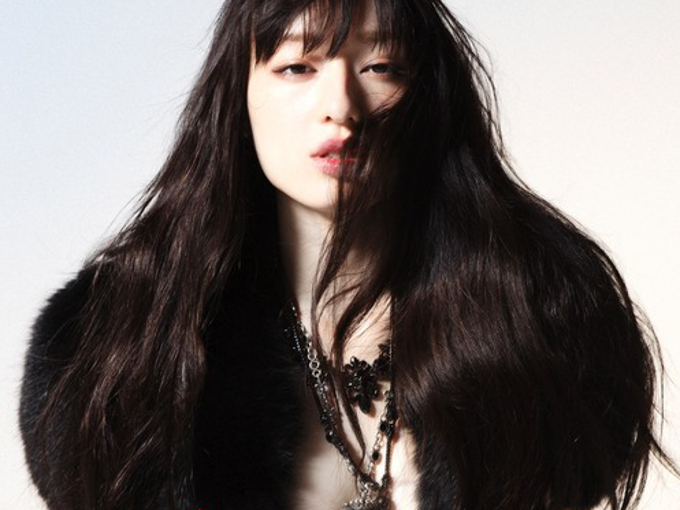 栗山千明 ノーブラDカップの巨乳が過激すぎる ドピュ!!のサムネイル