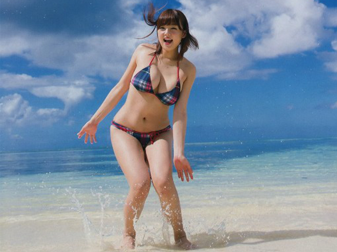 篠崎愛 愛せるブタ最新グラビアでSM風ボンテージでムッチムチのサムネイル