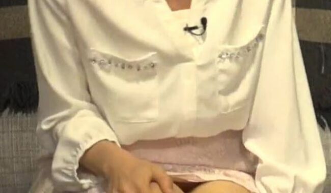 皆藤愛子がパンチラに続いてカワイイ困り顔を披露！次は胸チラをお願いしたいです！！010