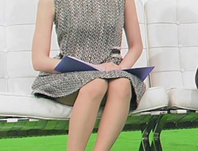 皆藤愛子がパンチラに続いてカワイイ困り顔を披露！次は胸チラをお願いしたいです！！015