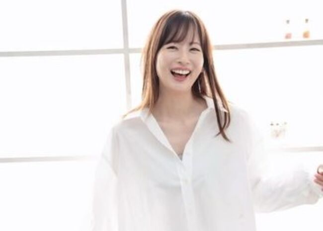 皆藤愛子がパンチラに続いてカワイイ困り顔を披露！次は胸チラをお願いしたいです！！024