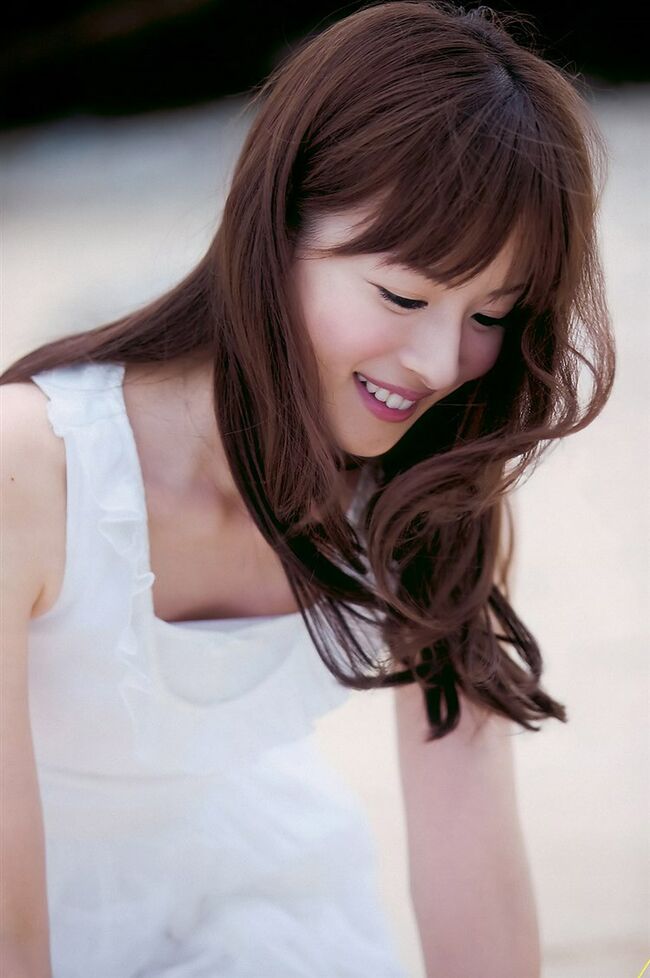 皆藤愛子がパンチラに続いてカワイイ困り顔を披露！次は胸チラをお願いしたいです！！035