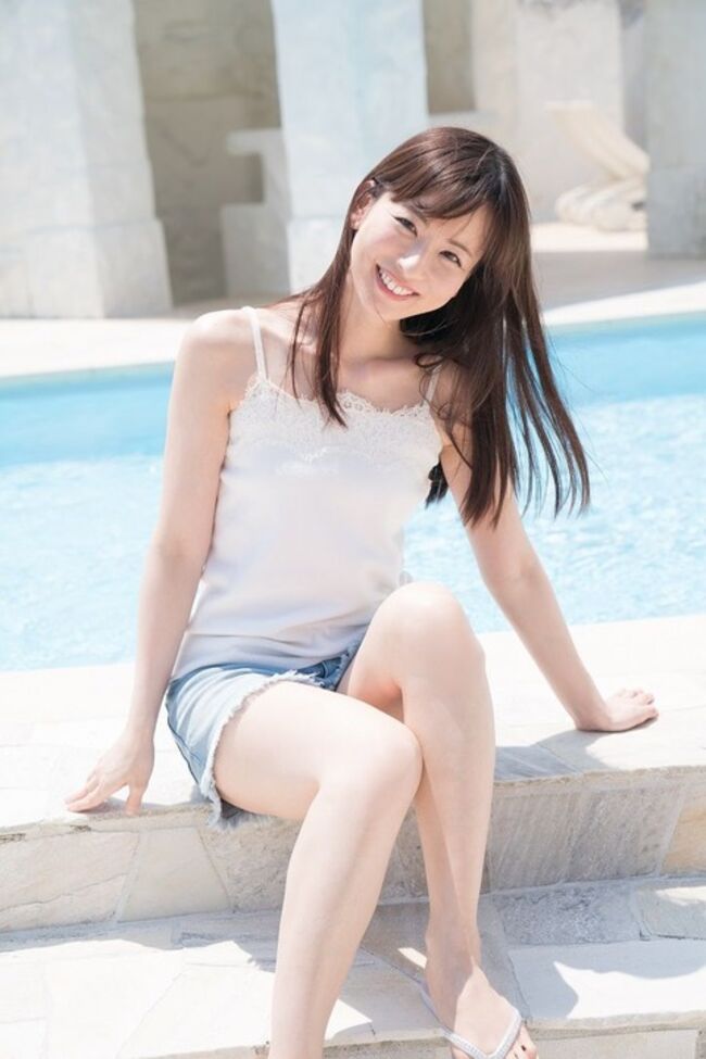 皆藤愛子がパンチラに続いてカワイイ困り顔を披露！次は胸チラをお願いしたいです！！049