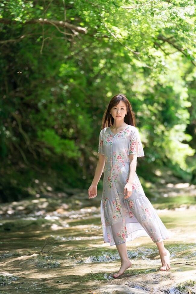 皆藤愛子がパンチラに続いてカワイイ困り顔を披露！次は胸チラをお願いしたいです！！053