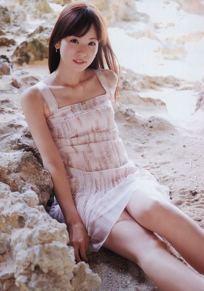 皆藤愛子がパンチラに続いてカワイイ困り顔を披露！次は胸チラをお願いしたいです！！057
