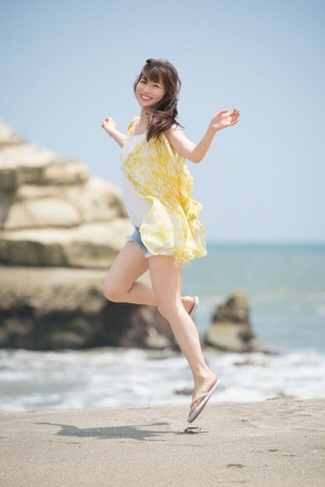 皆藤愛子がパンチラに続いてカワイイ困り顔を披露！次は胸チラをお願いしたいです！！064