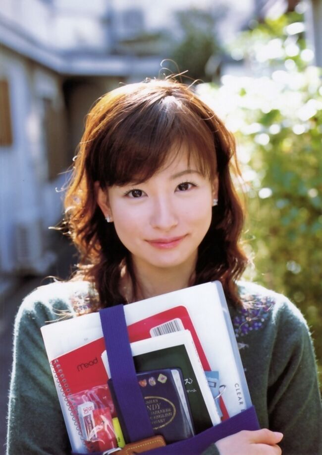 皆藤愛子がパンチラに続いてカワイイ困り顔を披露！次は胸チラをお願いしたいです！！067