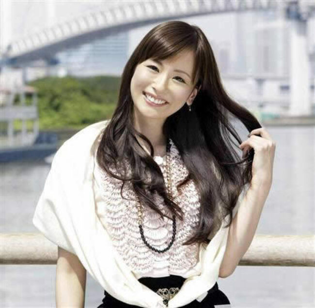 皆藤愛子がパンチラに続いてカワイイ困り顔を披露！次は胸チラをお願いしたいです！！071