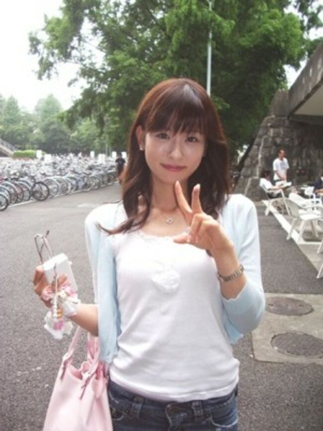 皆藤愛子がパンチラに続いてカワイイ困り顔を披露！次は胸チラをお願いしたいです！！085