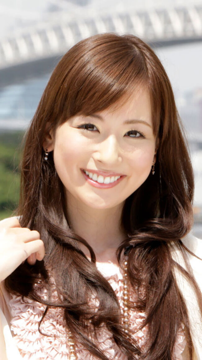 皆藤愛子がパンチラに続いてカワイイ困り顔を披露！次は胸チラをお願いしたいです！！101