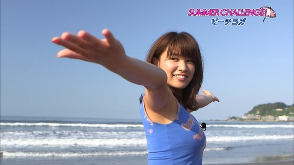 ビーチでヨガをする筧美和子のHカップの乳がくっそエロかった003