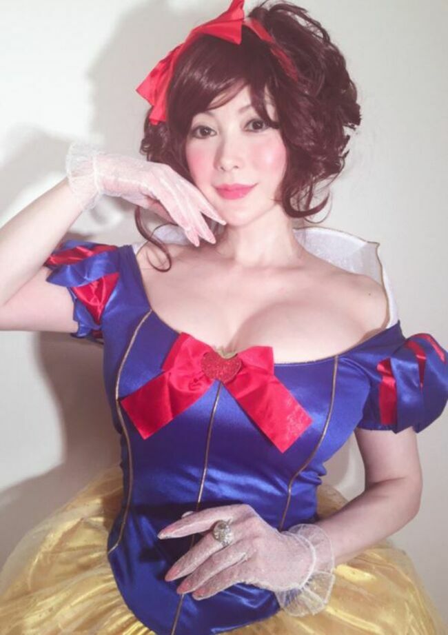 叶美香エロ画像273枚 セクシーの権化Qカップ超乳ヌードや全裸自撮りオフショット集めてみた200