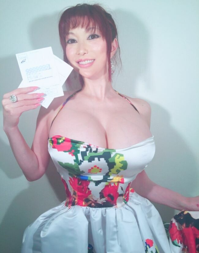 叶美香エロ画像273枚 セクシーの権化Qカップ超乳ヌードや全裸自撮りオフショット集めてみた207