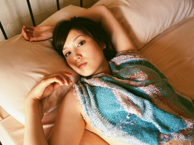 三津谷葉子の秘蔵ヘアヌード125枚！乳首も見せた限界露出＆濃厚濡れ場グラビア072