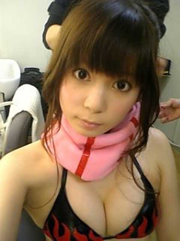 最近パンチラでも忙しい中川翔子のセクシー美乳エロ画像003