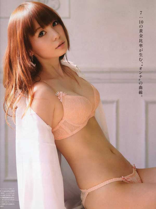 最近パンチラでも忙しい中川翔子のセクシー美乳エロ画像006