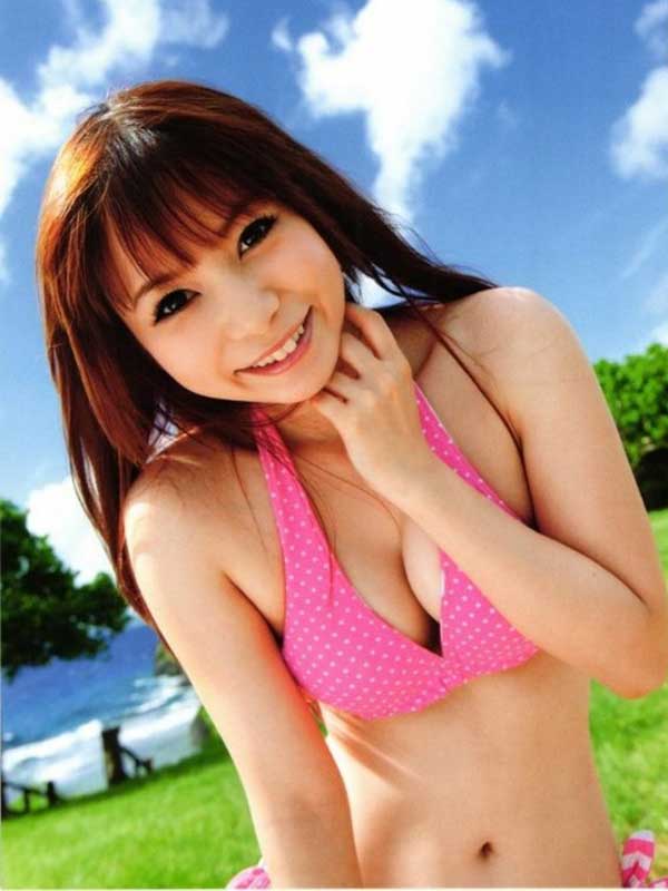 最近パンチラでも忙しい中川翔子のセクシー美乳エロ画像009