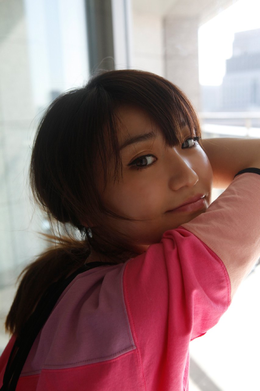 大島優子がAKB卒業前に過激グラビアでおっぱいを強調しすぎだろ013