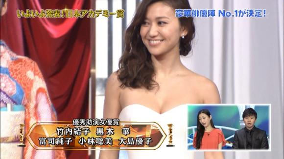大島優子が日本アカデミー賞授賞式でセクシードレスで胸チラアピール002