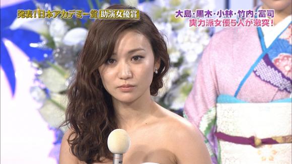 大島優子が日本アカデミー賞授賞式でセクシードレスで胸チラアピール006