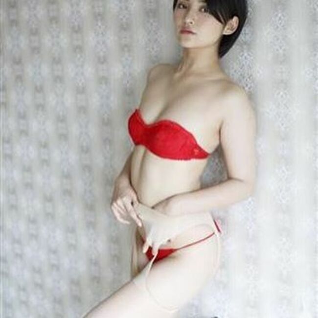 鈴木咲エロ画像167枚 Aカップ貧乳美女グラドルのスレンダー水着おっぱい＆セクシー自撮り集めてみた026