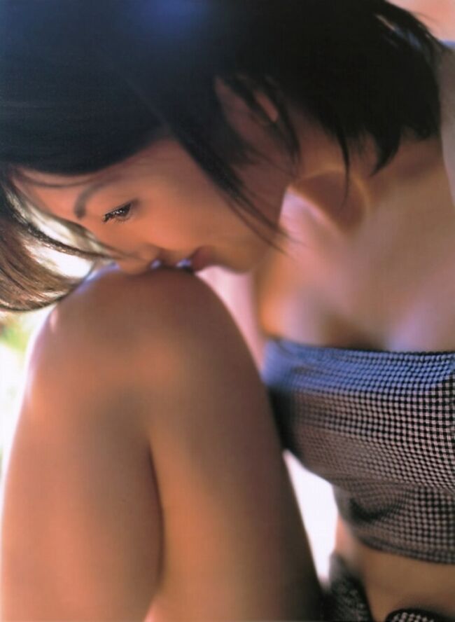 田中麗奈(34)のドレス姿からおっぱいがこぼれてる件014