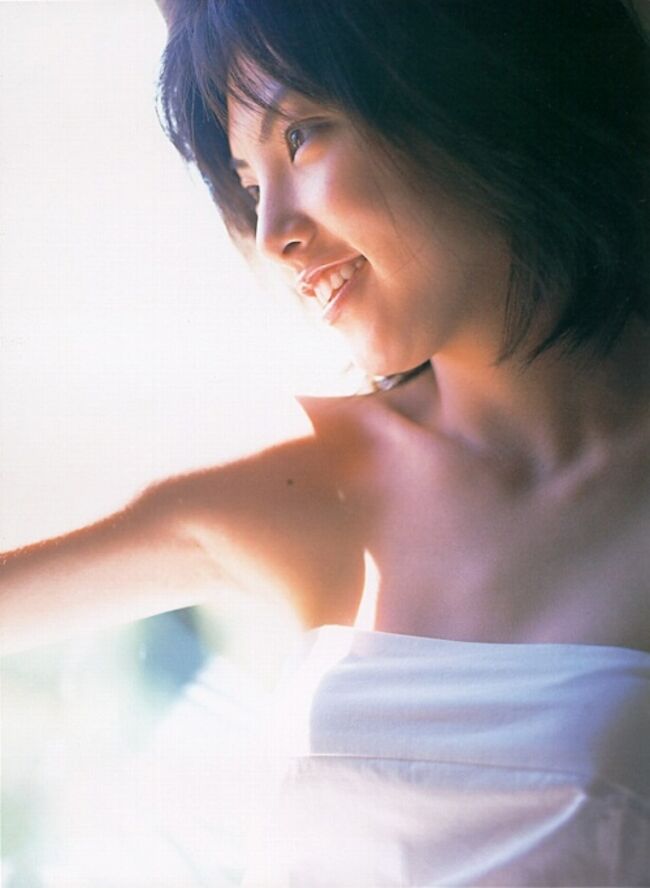 田中麗奈(34)のドレス姿からおっぱいがこぼれてる件018