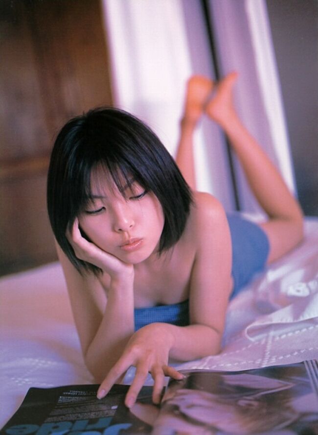 田中麗奈(34)のドレス姿からおっぱいがこぼれてる件020